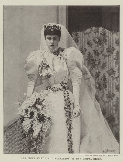 Lady Edith Ward (Lady Wolverton) i sin brudekjole av English Photographer