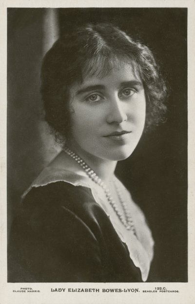 Lady Elizabeth Bowes-Lyon (s/hvitt bilde) av English Photographer
