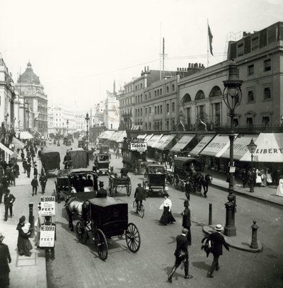 Liberty and Co, Regent Street, London av English Photographer
