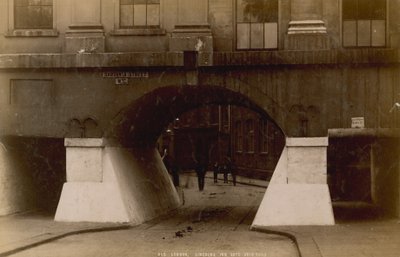 Lincolns Inn Gate, London av English Photographer