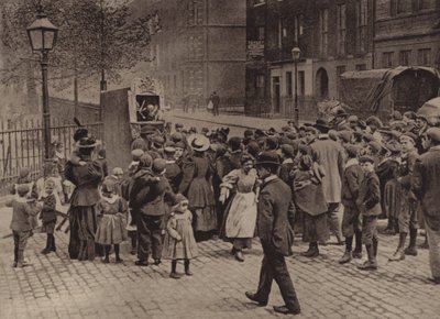 London: Punch and Judy Show (s/hvitt-bilde) av English Photographer
