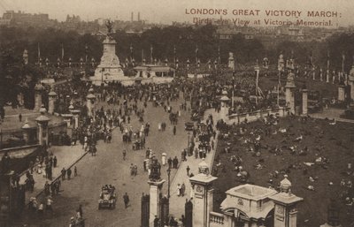 Londons Great Victory March, fugleperspektiv ved Victoria Memorial (s/hv-bilde) av English Photographer
