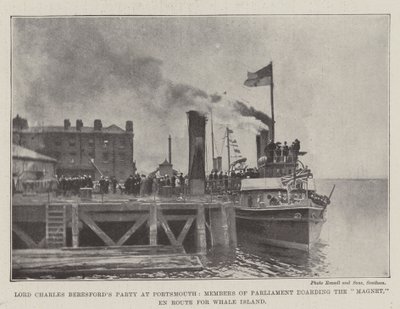 Lord Charles Beresfords Party i Portsmouth, parlamentsmedlemmer som går ombord på Magnet, En Route for Whale Island av English Photographer