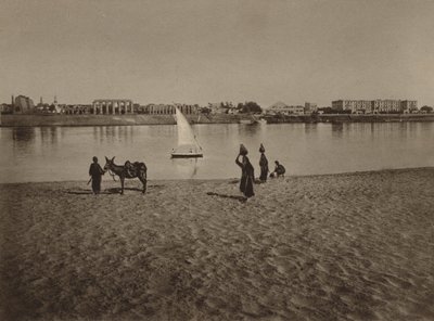 Luxor, generell utsikt over Luxor-tempelet fra Nilen av English Photographer