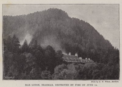Mar Lodge, Braemar, ødelagt av brann 14. juni av English Photographer