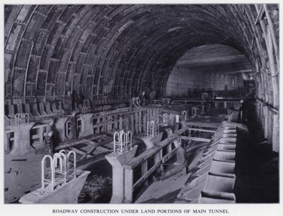Mersey Tunnel: Roadway Construction under Land Portions of Main Tunnel (s/hvitt bilde) av English Photographer