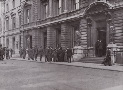 Metropolitan politimenn går på tjeneste ved Bow Street av English Photographer