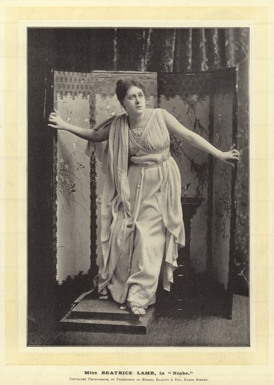 Frøken Beatrice Lamb, i Niobe av English Photographer