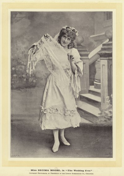 Miss Decima Moore, i The Wedding Eve av English Photographer