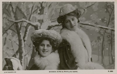 Savner Zena og Phyllis Dare av English Photographer