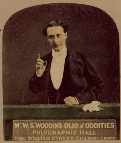 Mr WS Woodins Olio fra Oddities av English Photographer