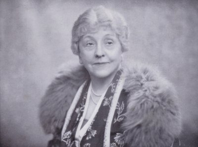 Fru Laura Henderson, eier av Windmill Theatre, Piccadilly, London (bilde) av English Photographer