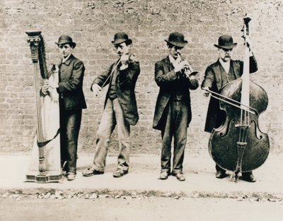 Musikere i Greenwich i 1884 av English Photographer