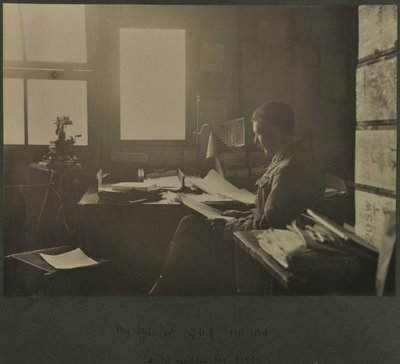 Mitt kontor på GHQ, 1917-18 av English Photographer