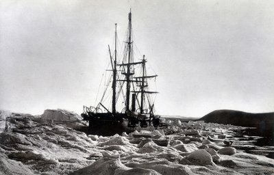 Nordpolen:"" Alert"" nappet nær cape Beechey, Robeson-kanalen - i "" Fortelling om en reise til Polarsee under 1875-76", G.S. Nares, red. London av English Photographer