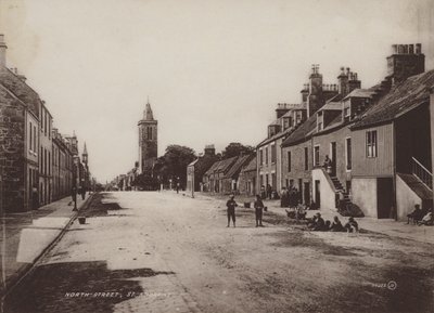 North Street, St. Andrews av English Photographer