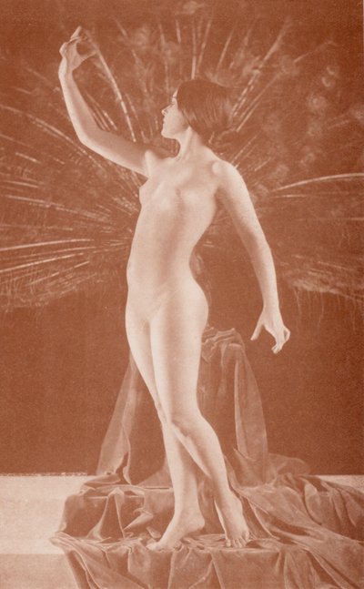 Nudistkunst: Forfengelighet (s/h-bilde) av English Photographer