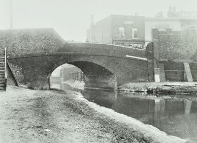 Old Victory Bridge, 1895 av English Photographer