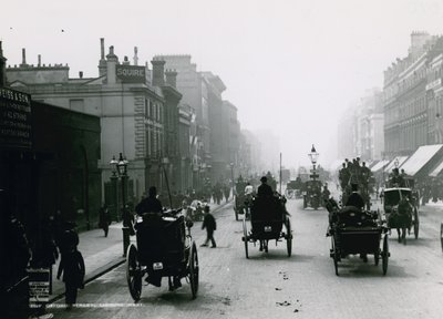 Oxford Street, London; ser vestover av English Photographer