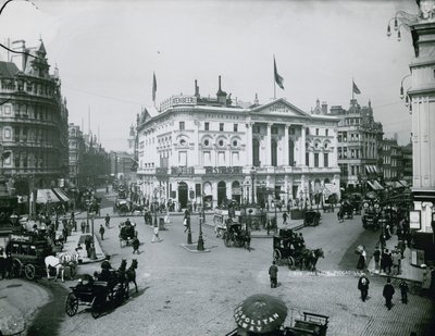 Pavilion, Piccadilly, London av English Photographer
