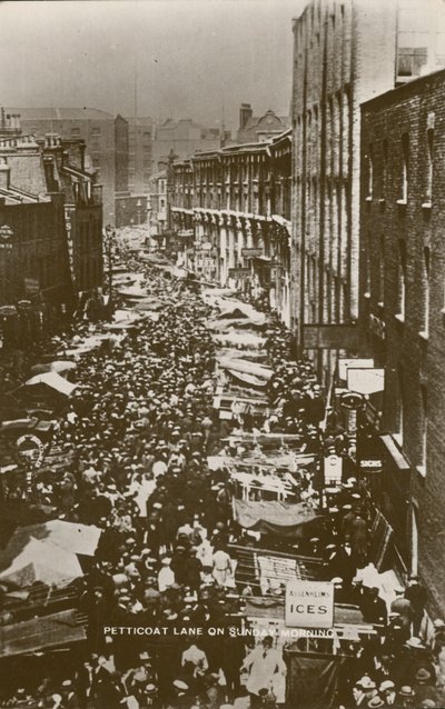 Petticoat Lane søndag morgen av English Photographer