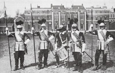 Pikemen fra Honorable Artillery Company, London (s/hv-bilde) av English Photographer