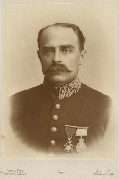Portrett av Francis Younghusband (s/hvitt bilde) av English Photographer