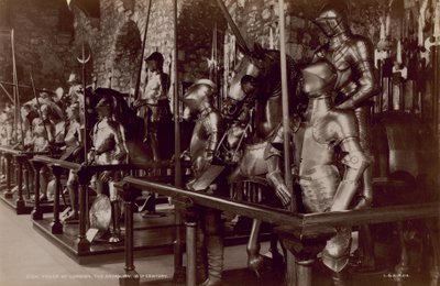 Postkort med et bilde av The Armory i Tower of London av English Photographer