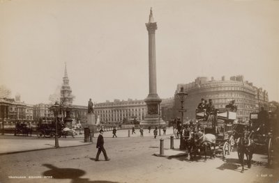 Postkort med et bilde av Trafalgar Square av English Photographer