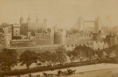 Postkort med et bilde av Tower of London av English Photographer
