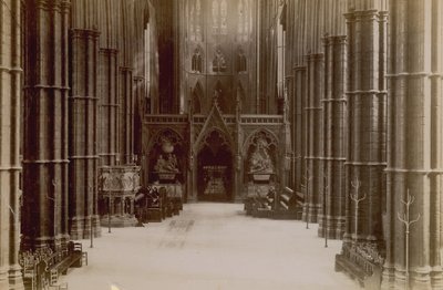 Postkort med et bilde av interiøret i Westminster Abbey av English Photographer