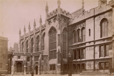 Postkort med utsiden av Inner Temple Hall av English Photographer