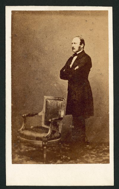 Prins Albert, stående bak en stol (s/hv-bilde) av English Photographer