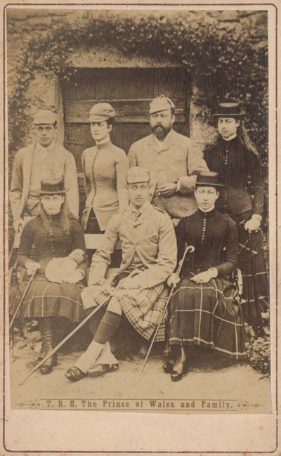 Prince of Wales i et portrett med familien sin av English Photographer