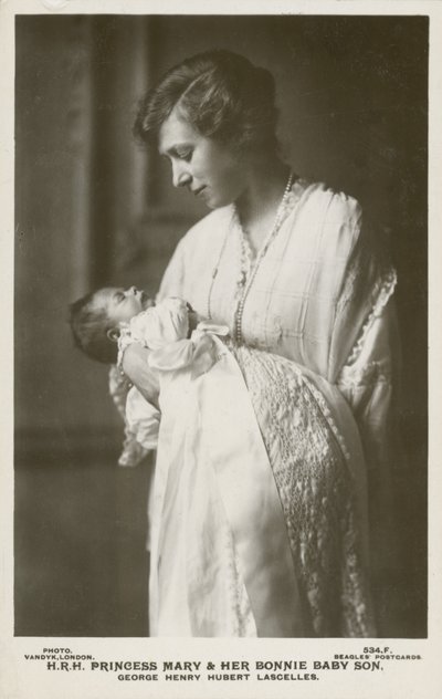 Prinsesse Mary, Viscountesse Lascelles, med sin eldste sønn, George av English Photographer