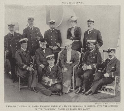 Prinsesse Victoria av Wales, prinsesse Marie og prins Nicholas av Hellas, med offiserene fra Osborne, tatt om bord på yachten av English Photographer
