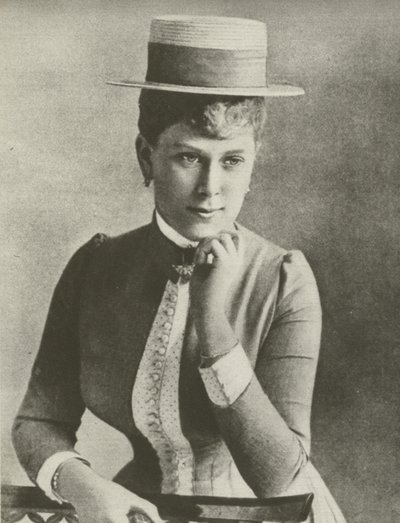 Queen Mary, 18 år gammel, iført en båtfører (s/hvitt-bilde) av English Photographer