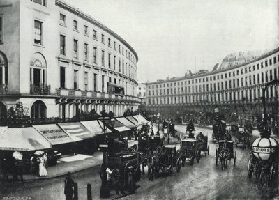 Regent Street, the Quadrant (s/hvitt bilde) av English Photographer