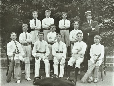 Rosendale Road School: cricketlag, 1897 av English Photographer