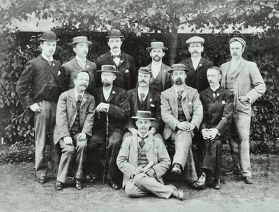 Rosendale Road School: grupper av lærere, 1897 av English Photographer