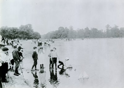 Round Pond, Kensington Gardens av English Photographer