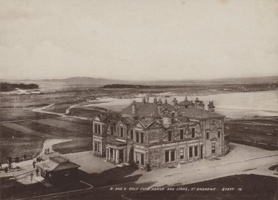 Royal and Ancient Golf Club House and Links, St. Andrews av English Photographer