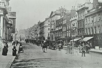 Saint Jamess Street, Westminster LB: ser nordover fra Pall Mall, 1895 av English Photographer