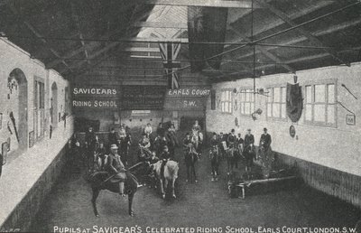 Savigears rideskole, Earl's Court, London (s/hvitt-bilde) av English Photographer