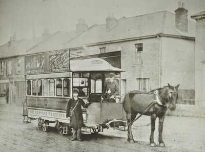Enkelhestbil fra Croydon Tramways Company ved Red Deer-terminalen, 1885 av English Photographer