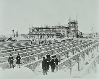 Southern Outfall Sewer, Crossness: bygningsdrift, 1865 av English Photographer