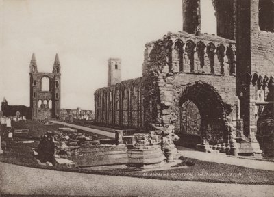 St Andrews Cathedral, West Front av English Photographer