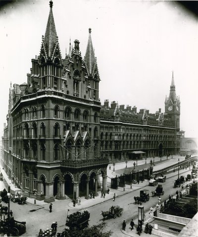 St Pancras jernbanestasjon; fotografi fra april 1899 av English Photographer