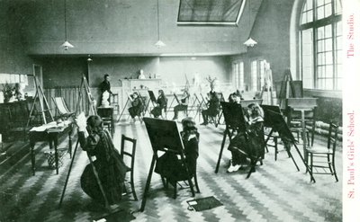 St Pauls Girls School, Studioet av English Photographer