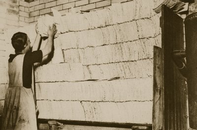 Stable usyret brød til påsken i et hebraisk bakeri (sepia-bilde) av English Photographer